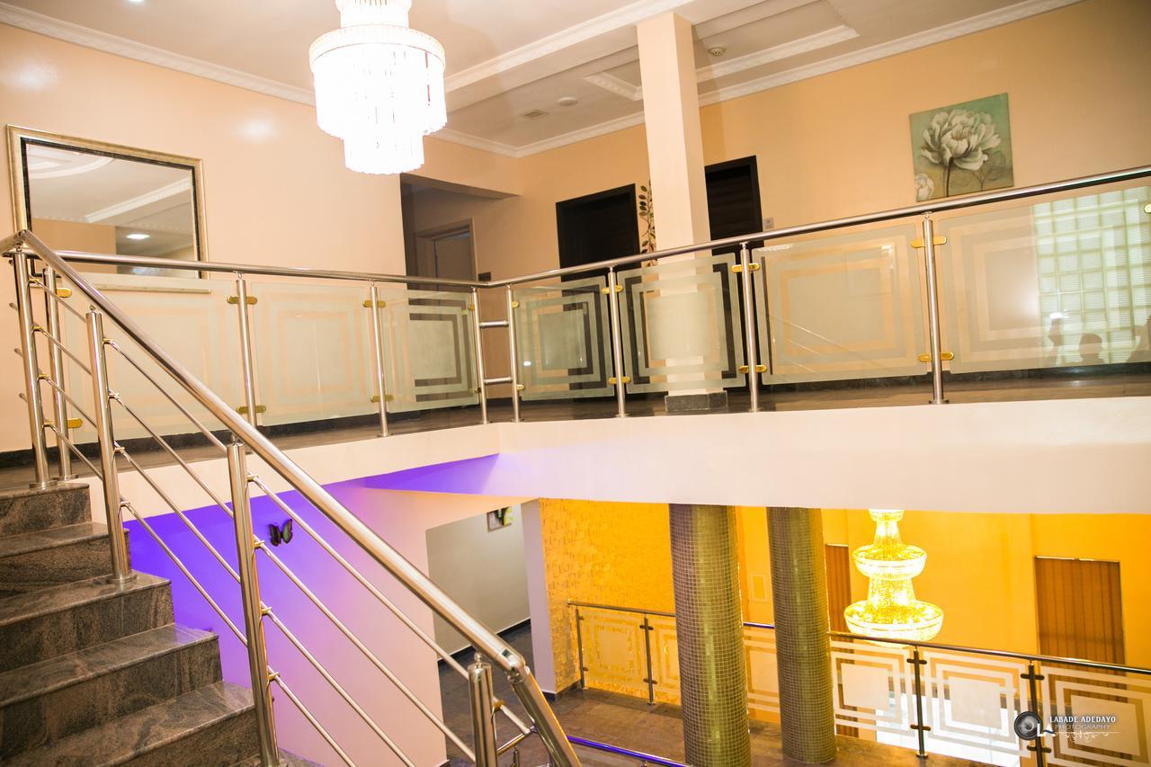 Fawzy Hotel Ибадан Екстериор снимка