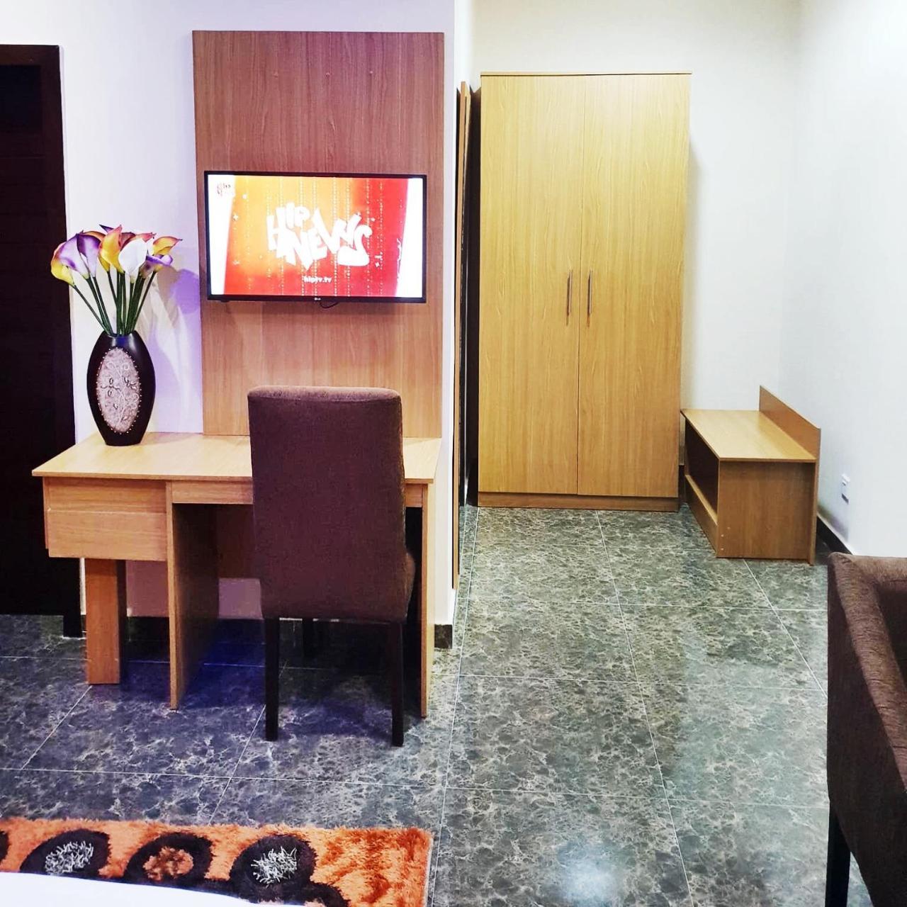 Fawzy Hotel Ибадан Екстериор снимка
