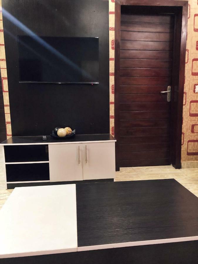 Fawzy Hotel Ибадан Екстериор снимка